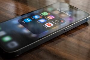 Can Learning Apps Compete With Social Media for Attention