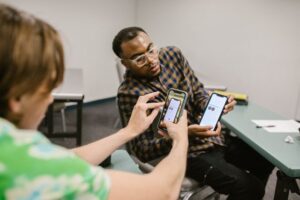 How Students Can Use Their Smartphones for Learning Instead of Endless Scrolling